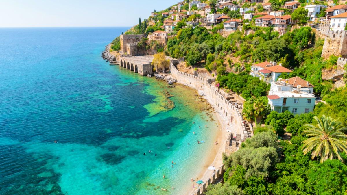 Alanya beach with families enjoying the sun