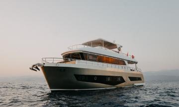 By Cf Family Yacht