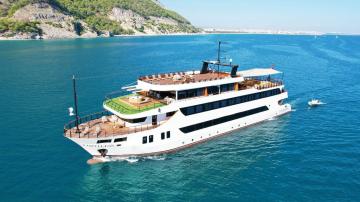 Limitless Family Yacht