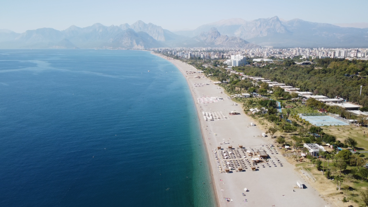 Konyaaltı Beach with mountain views